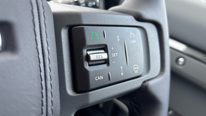 Land Rover Defender 3.0 D250 X-Dynamic HSE 110 5dr Auto Diesel Estate - Image 25